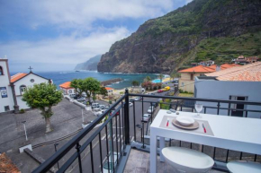 Отель Oliveira's Apartments - Madeira Island  Понта-Делгада